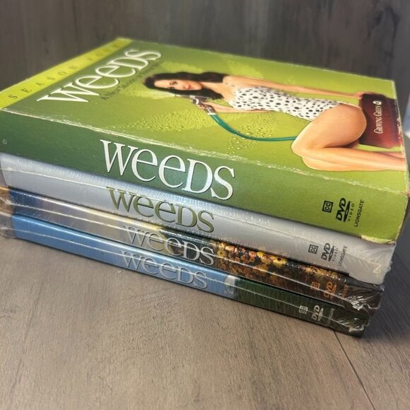 Weeds Seasons 1-4 DVD Set Comedy Drama Suburbia Series NEW & Sealed - Picture 2 of 2